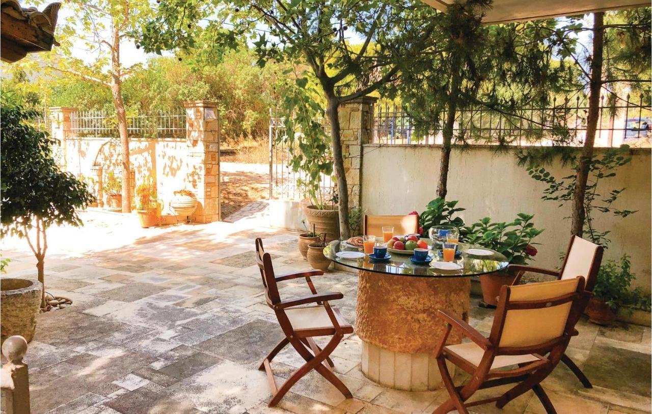 Amazing Home In Artemida With Kitchen Kültér fotó